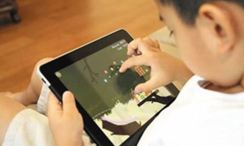 小孩暑假爱玩手机、ipads